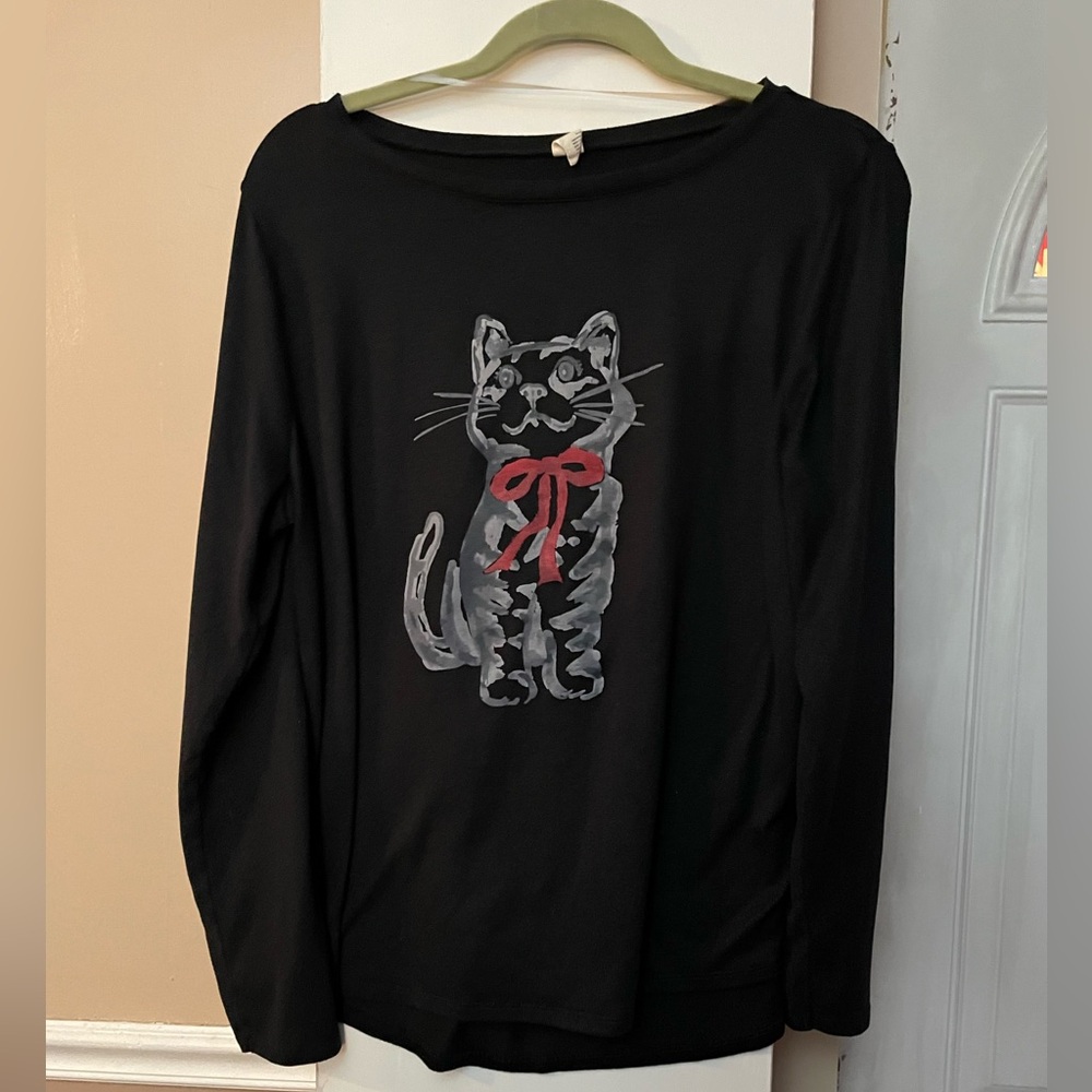 XL long sleeve Hue Loungewear EUC t-shirt with grey cat barely worn